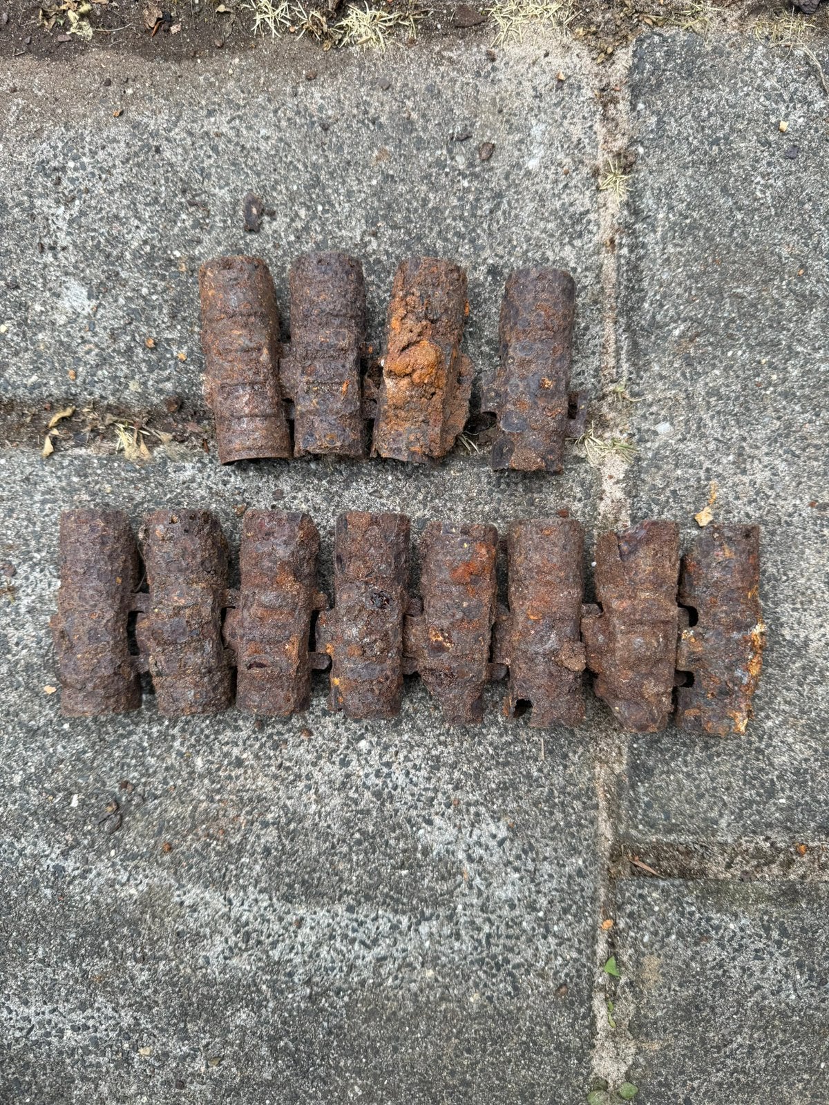 12x Duitse Luftwaffe 2CM MG 151 Schakel Bodemvondst IJzer, Verzamelen, Militaria | Tweede Wereldoorlog, Luchtmacht, Hulzen of Bodemvondsten