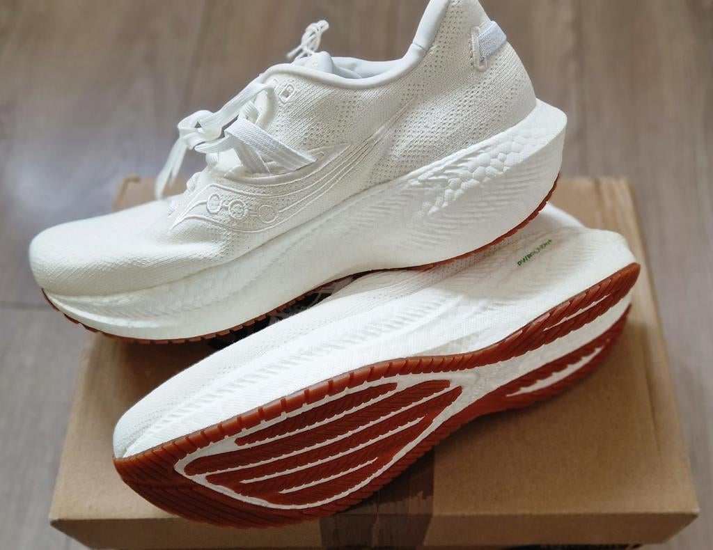 Saucony Triumph RFG nieuwe in doos 44,5 hardloopschoenen, Ophalen of Verzenden, Nieuw, Hardloopschoenen, Saucony