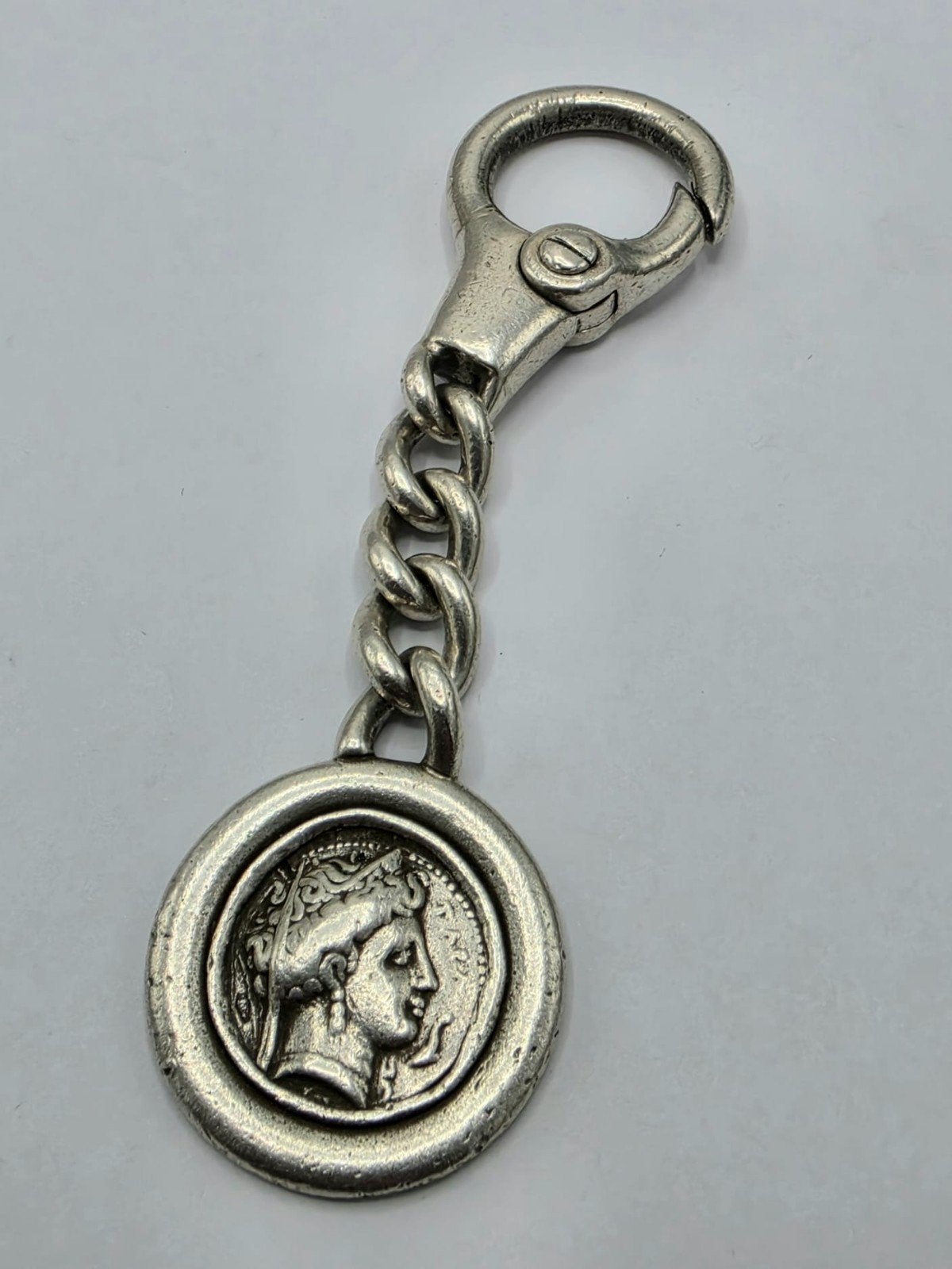 Zilveren Sleutel Hanger met Grieks / Romeinse Afbeelding, Verzenden