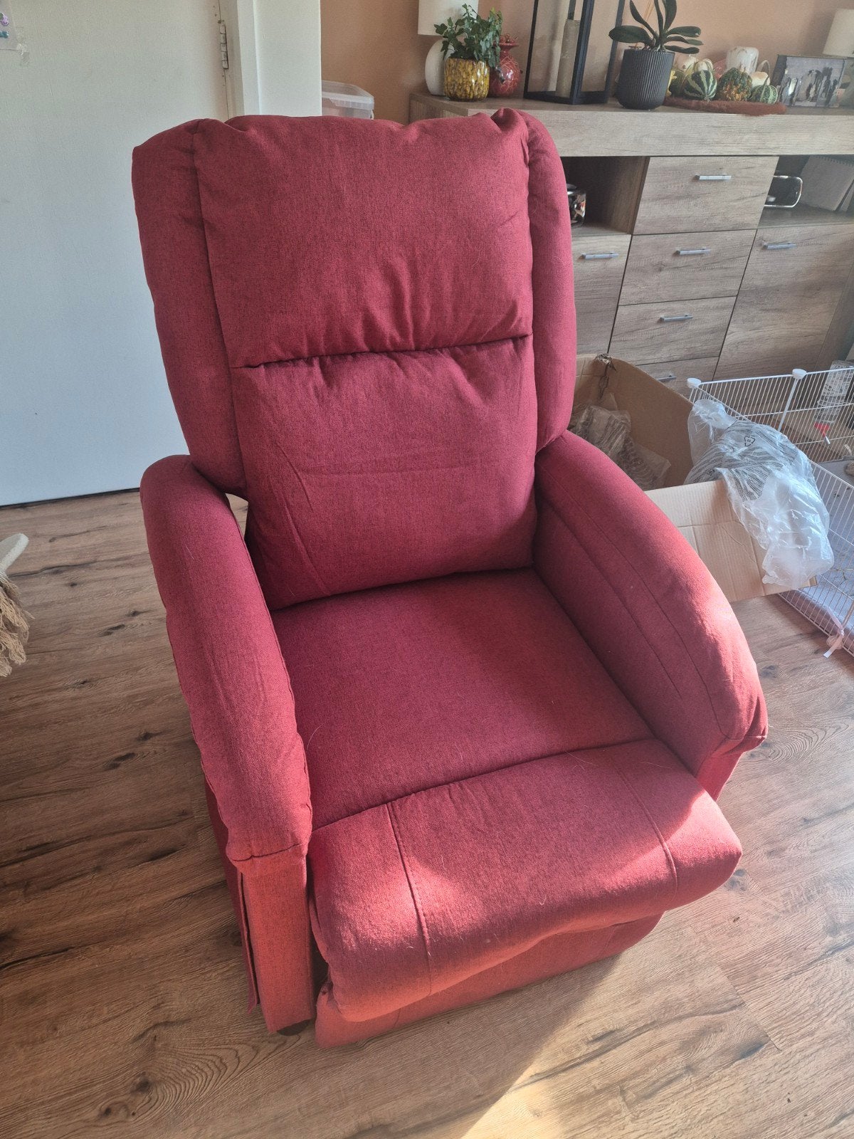 Heerlijke rode relaxstoel / loungestoel in goede staat, Huis en Inrichting, Ophalen, Zo goed als nieuw, 75 tot 100 cm