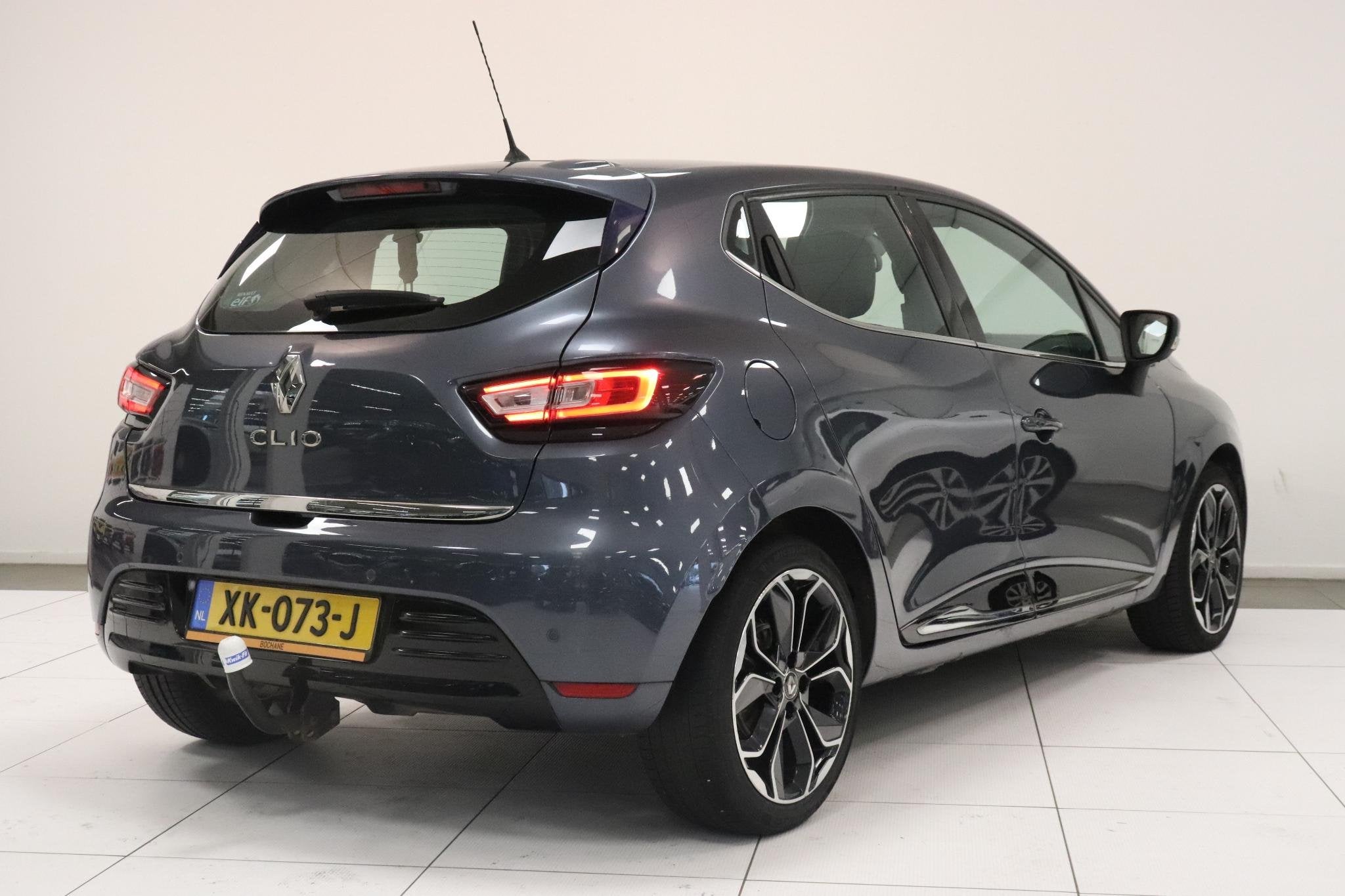 Renault Clio 1.2 TCe Intens EDC | Climate control | LED | R-, Stof, Gebruikt, Met garantie (alle), 49 €/maand