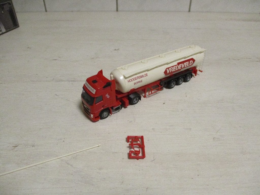 AWM Volvo Vredeveld met tank oplegger, Ophalen of Verzenden, Zo goed als nieuw, Bus of Vrachtwagen, AWM