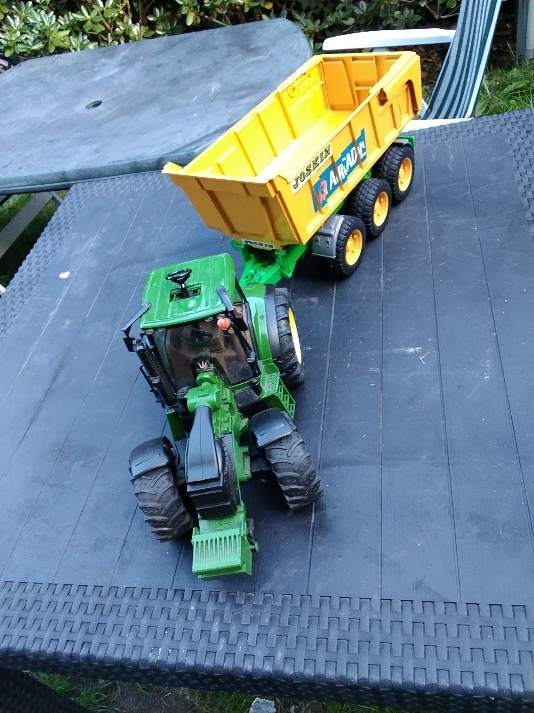 Bruder Groene tractor met gele Joskin aanhanger €40, Ophalen of Verzenden, Gebruikt
