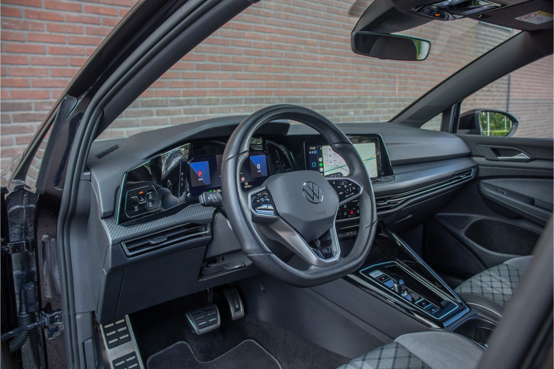 Volkswagen Golf 1.5 eTSI R-Line, Stoel & Stuurverwarming, Na, Euro 6, 4 cilinders, Automatische klimaatregeling, Alcantara