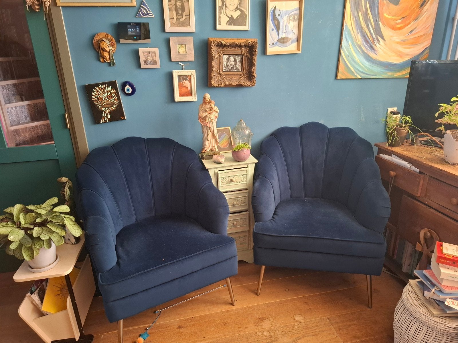 Twee fluwelen schelpfauteuils in diepblauw, Modern, Elegant, Schelpdesign, Twee, Blauw, Ophalen of Verzenden