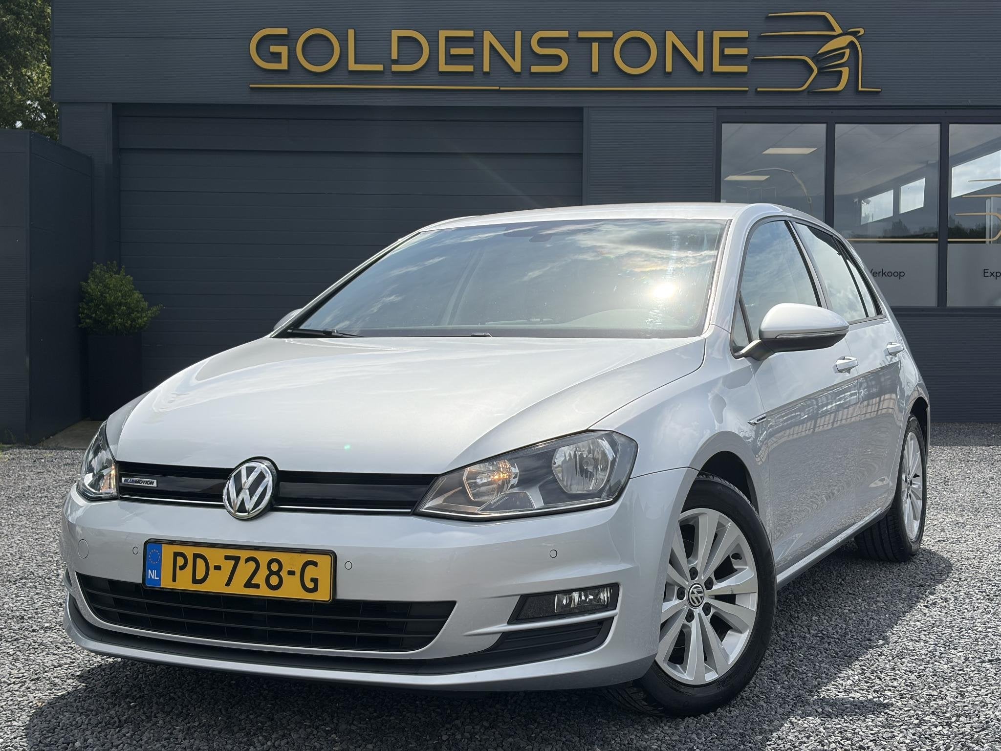 Volkswagen Golf 1.0 TSI Comfortline Dealer Onderhouden,Carpl, Auto's, Voorwielaandrijving, Stof, Gebruikt, 49 €/maand