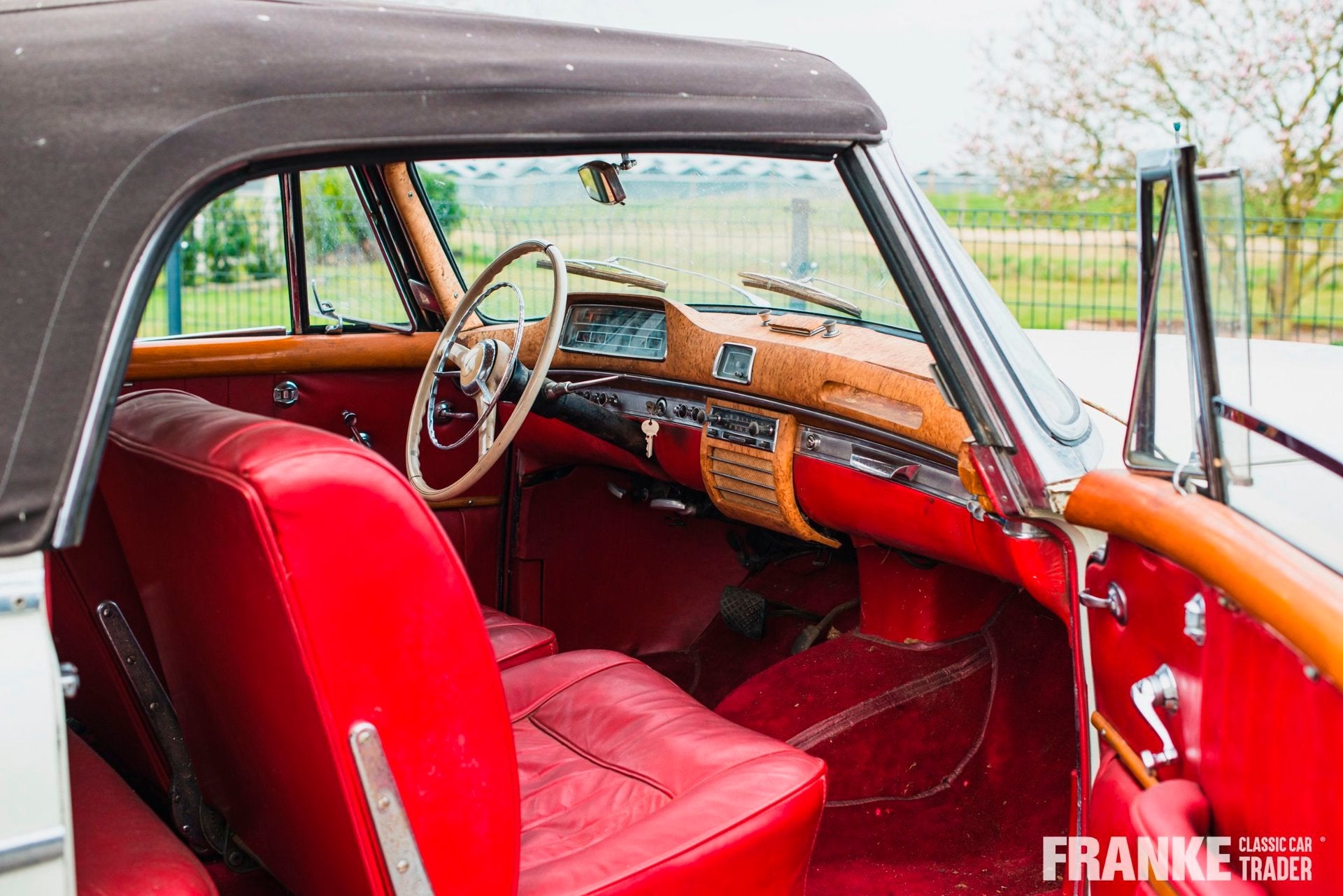 Mercedes-Benz 220 S Cabriolet, Auto's, Automaat, Gebruikt, Cabriolet, 4 stoelen