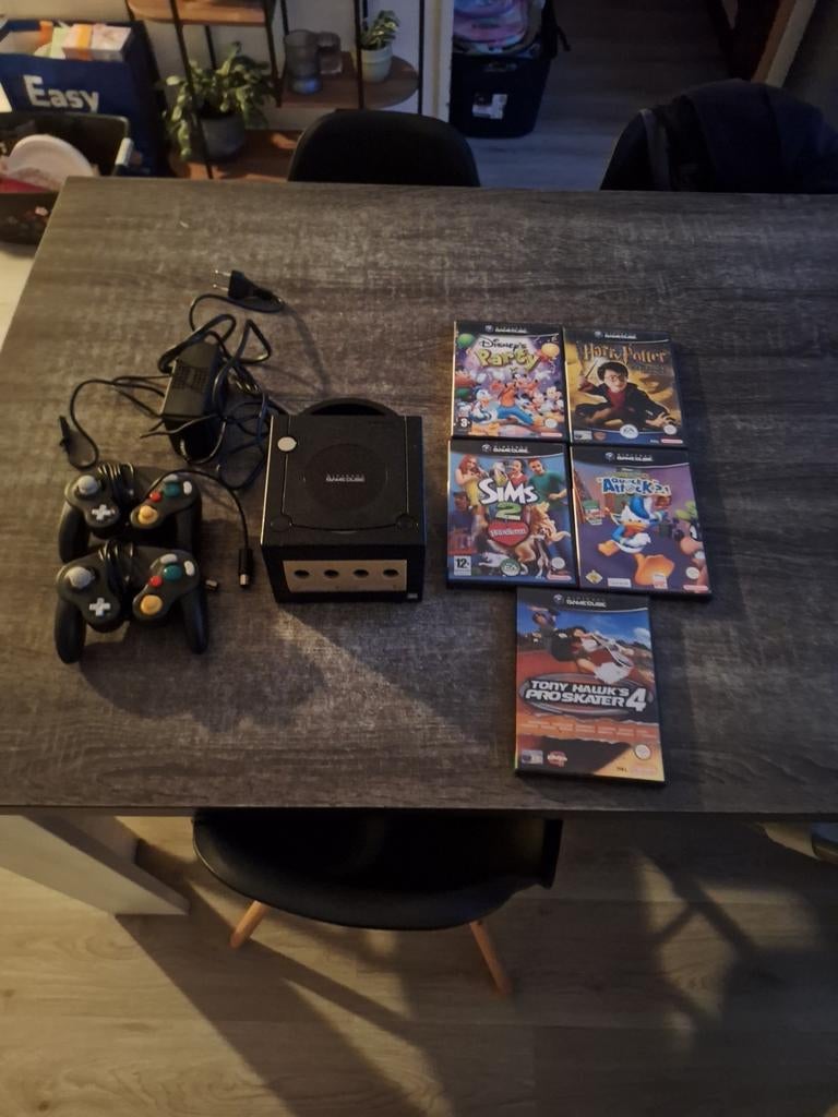 Gamecube met 2 thirdpartyconrtollers, Spelcomputers en Games, Spelcomputers | Nintendo GameCube, Ophalen, Zo goed als nieuw, Zilver