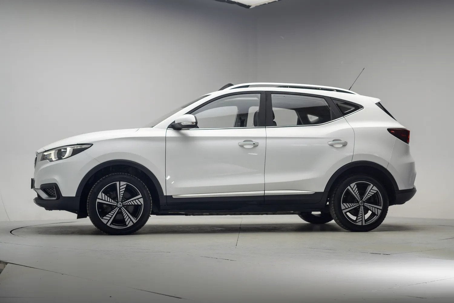 MG ZS EV Luxury 45 kWh [ Panorama Trekhaak Leder Apple/Andro, Auto's, Automaat, 0 cilinders, Gebruikt, ZS