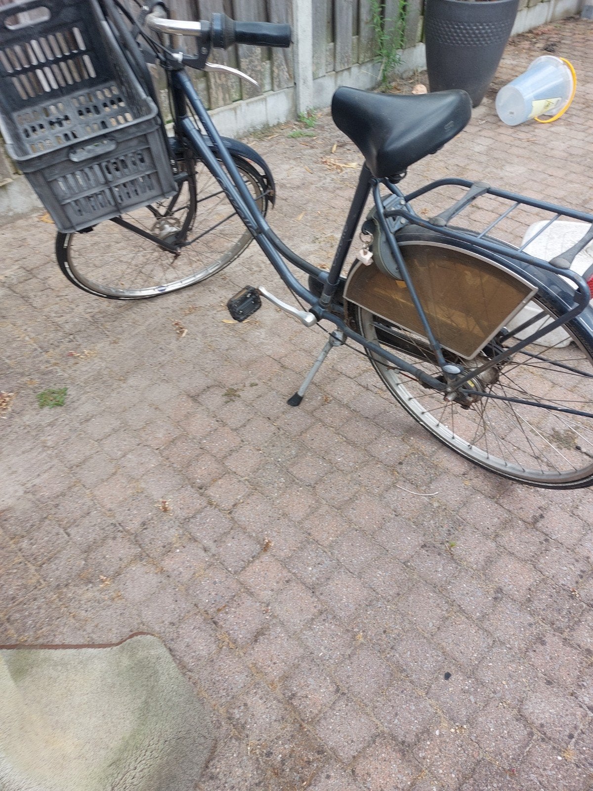 Oude Gazelle fiets met krat voor onderdelen of opknapbeurt, Fietsen en Brommers, Fietsen | Dames | Damesfietsen, Ophalen, Terugtraprem