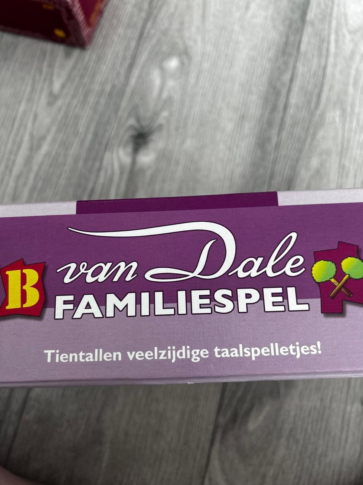 Van Dale Familiespel - Taalspelletjes voor het hele gezin, Vijf spelers of meer, Ophalen of Verzenden, Zo goed als nieuw, Jumbo