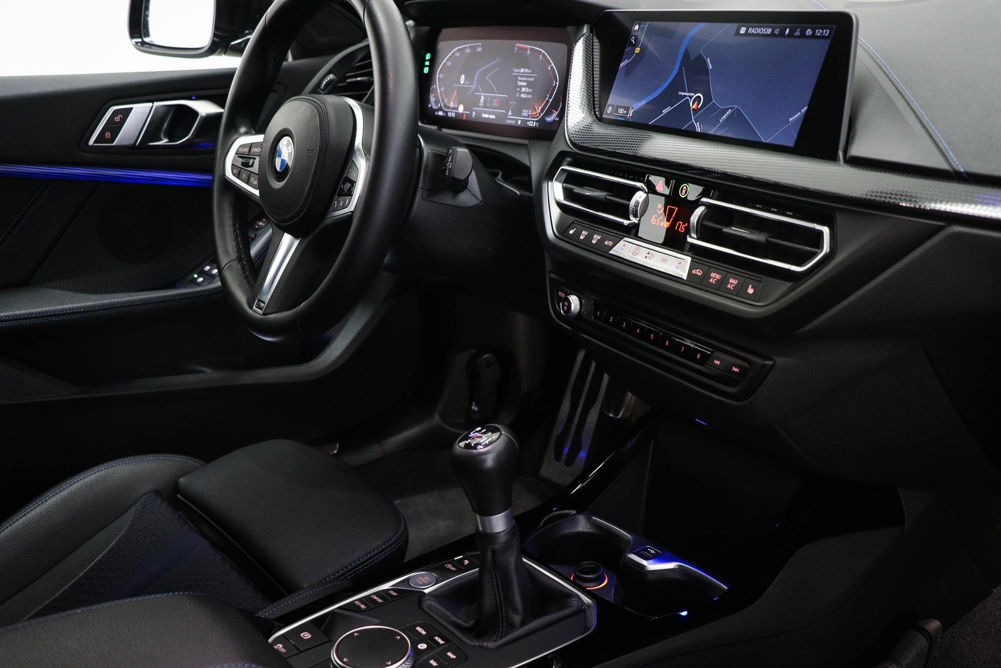 BMW 1-serie 116i M-Sport High Executive | STOELVERWARMING |, Auto's, Gebruikt, Met garantie (alle), Zwart, Leder