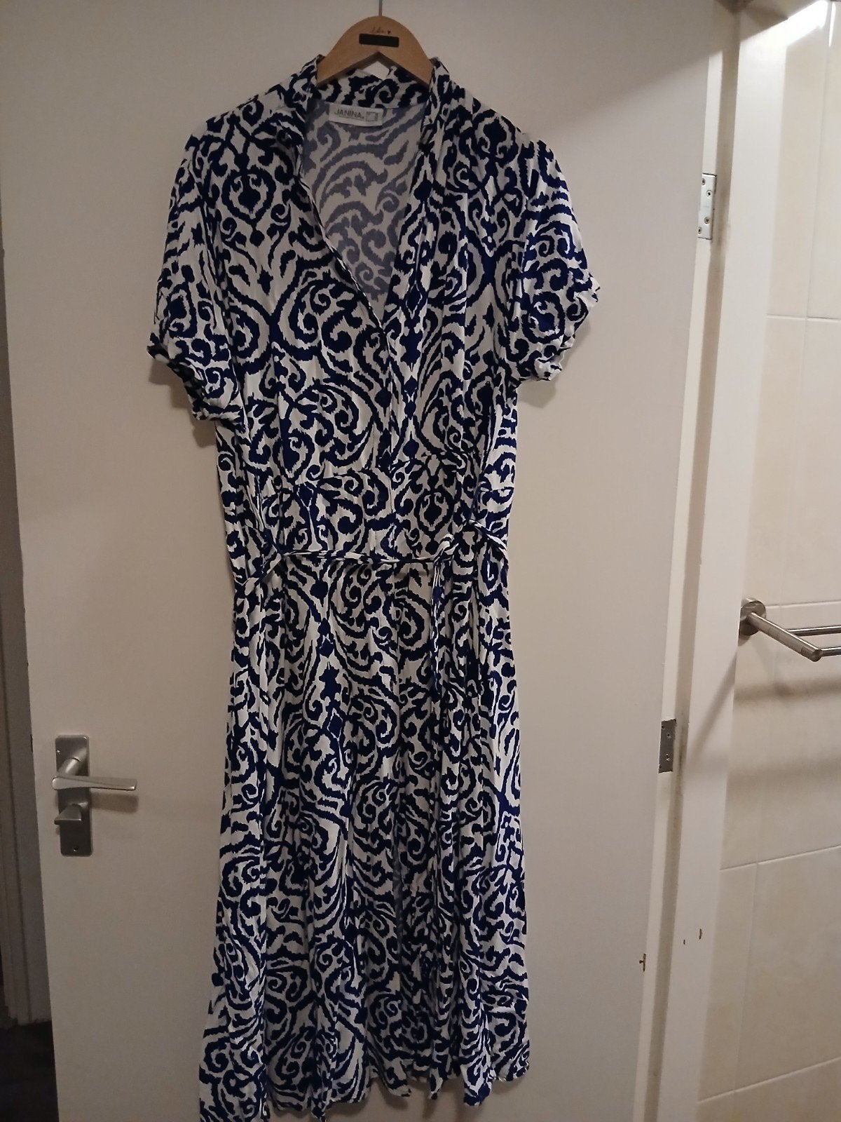 jurk, merk Janina, maat 48, valt kleiner, Blauw, Maat 46/48 (XL) of groter, Ophalen of Verzenden, Zo goed als nieuw