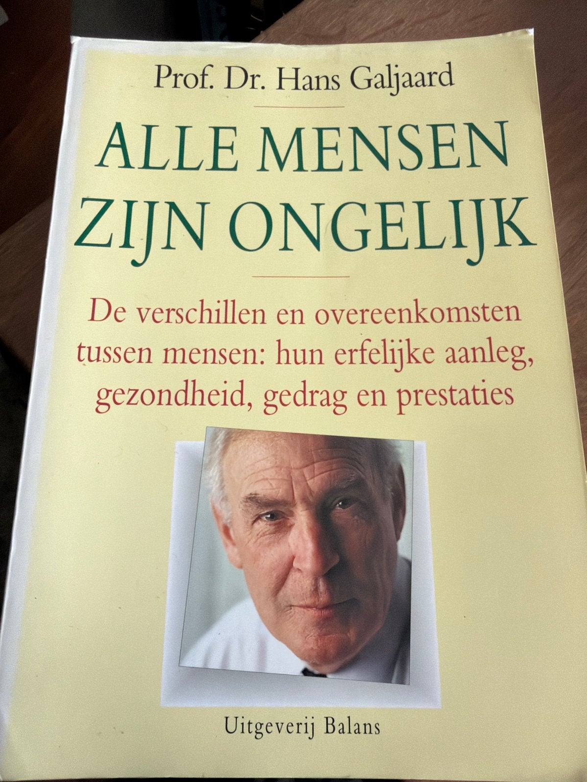 B1.  Alle Mensen Zijn Ongelijk - Prof. Dr. Hans Galjaard, Ophalen of Verzenden, Zo goed als nieuw, Overige onderwerpen