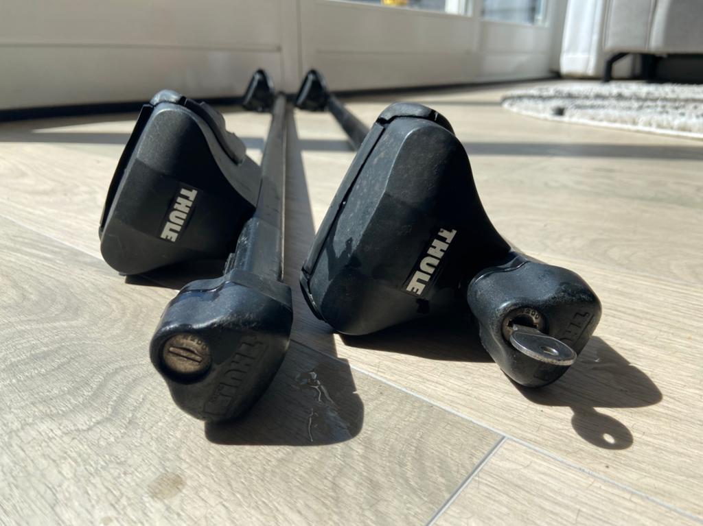 Thule dakdragers (141 cm. bar) voor auto met open dakrails, Auto diversen, Dakdragers, Ophalen, Gebruikt