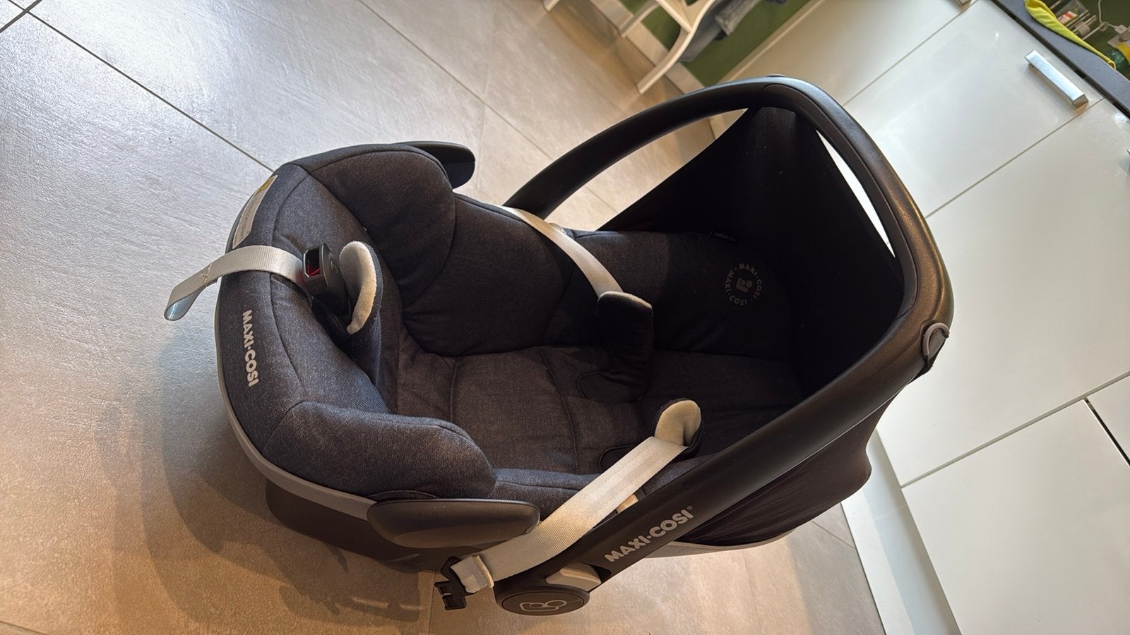 Maxi Cosi Pebble inclusief voefenzak en iso fix base, Ophalen, Gebruikt, Isofix, 0 t/m 13 kg