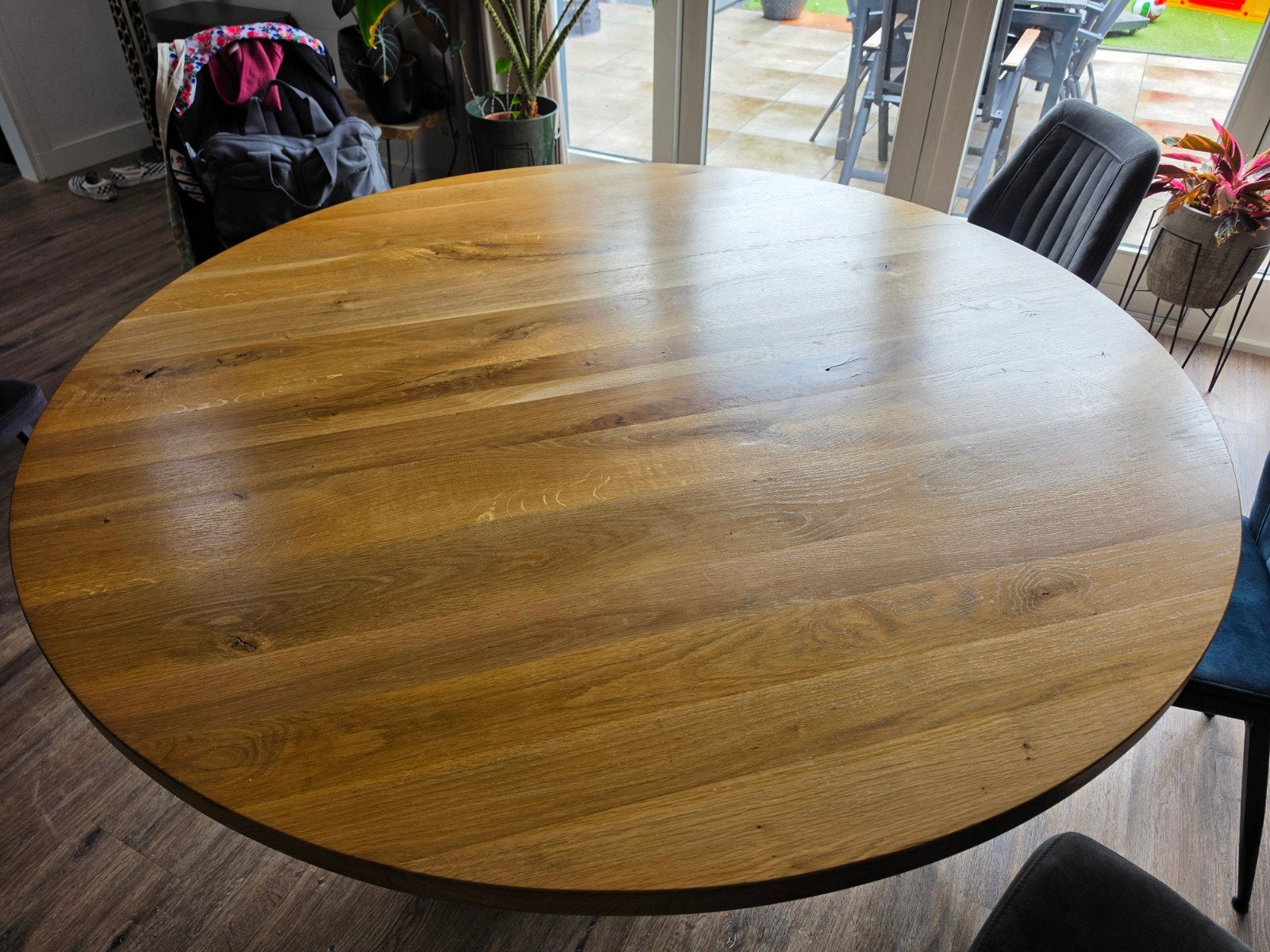 Ronde eettafel van eikenhout met metalen onderstel, Ophalen, Modern, Industrieel, Rond, Zo goed als nieuw