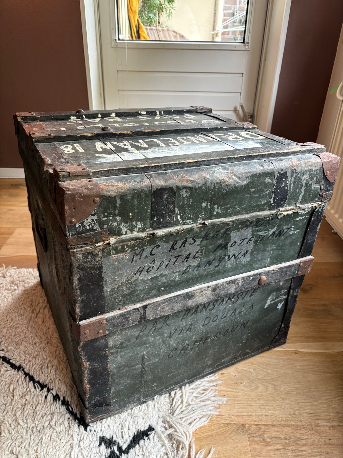 Antieke militaire/scheepskist uit Oegstgeest, Nederland, Ophalen