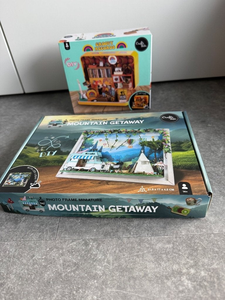 2  nieuwe Crafts & Co Miniatuur Bouwpakketten, Overige merken, 1:32 tot 1:50, Overige typen, Nieuw
