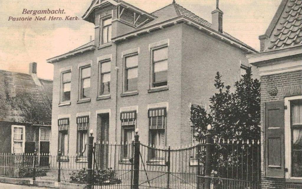 1924 BERGAMBACHT- Pastorie Ned. Herv. Kerk, Verzamelen, Ansichtkaarten | Nederland, Ophalen of Verzenden, 1920 tot 1940, Gelopen