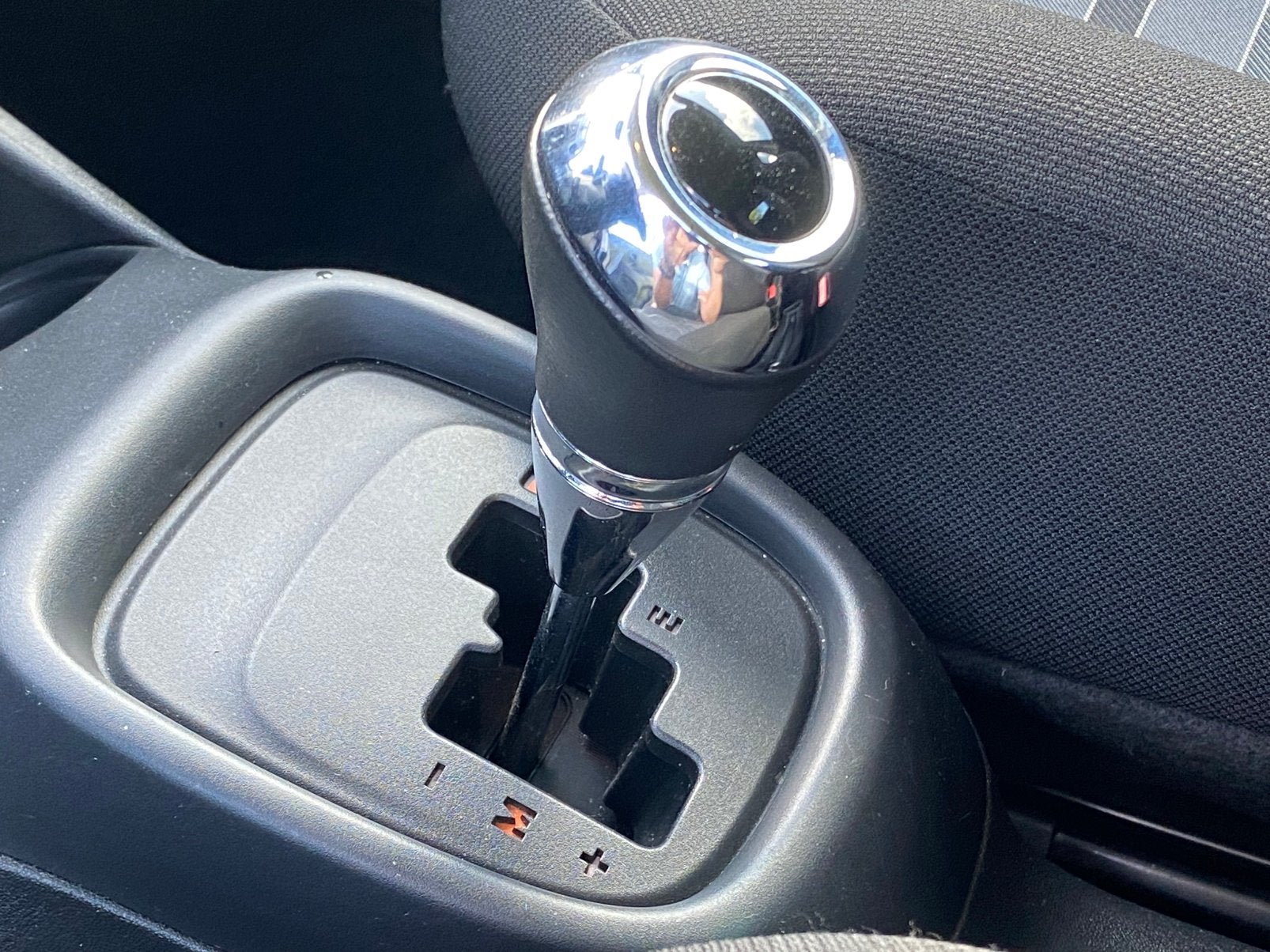 PEUGEOT 108 AUTOMAAT -  15908 KM ! UNIEK - AIRCO - 2016, Auto's, Peugeot, Stof, 4 stoelen, Origineel Nederlands, 24 km/l