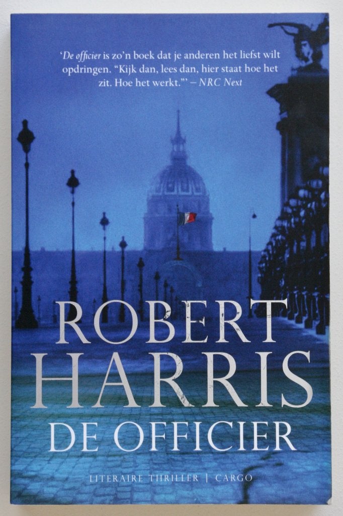 Robert Harris - De officier (paperback), Ophalen of Verzenden, Zo goed als nieuw