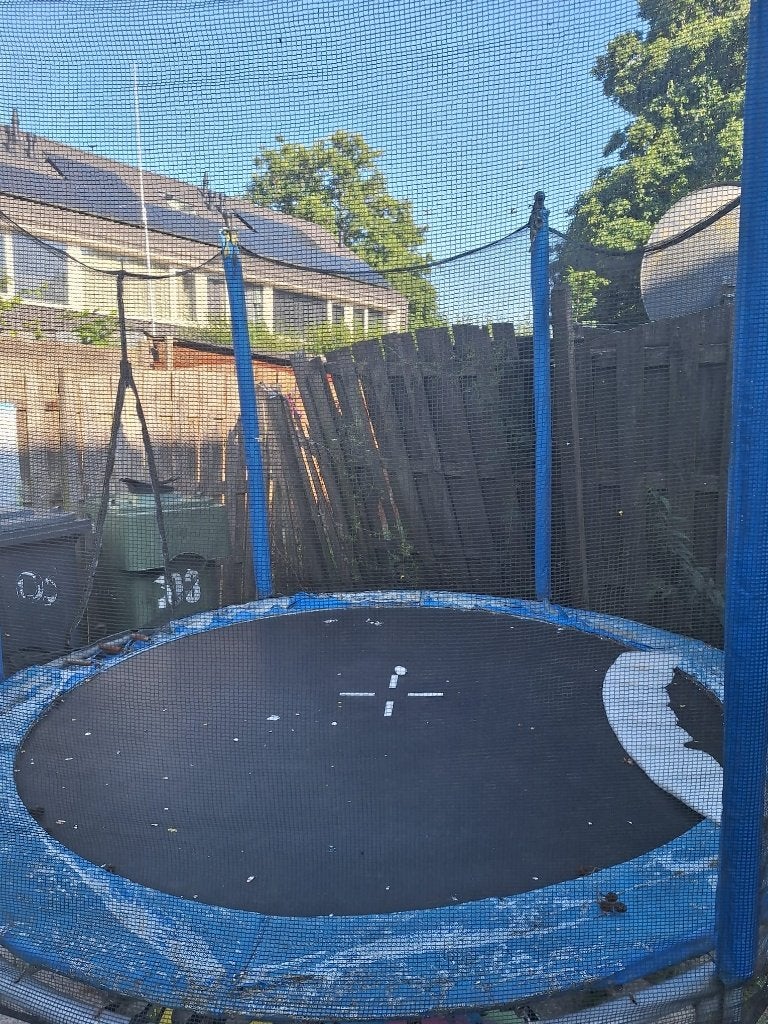 Oud ijzer/trampoline, Ophalen, Gebruikt, IJzer