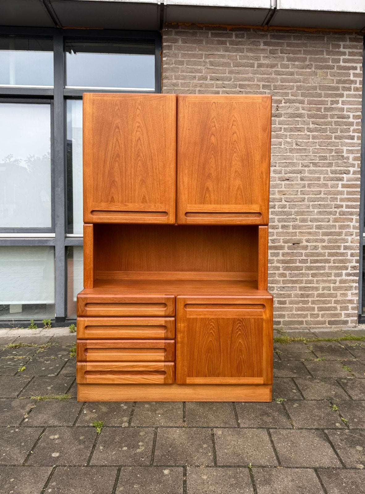Vintage teakhouten Deense buffetkast, Dyrlund ‘70, Huis en Inrichting, Kasten | Buffetkasten, Vintage retro buisframe design rotan webbing papercord deens