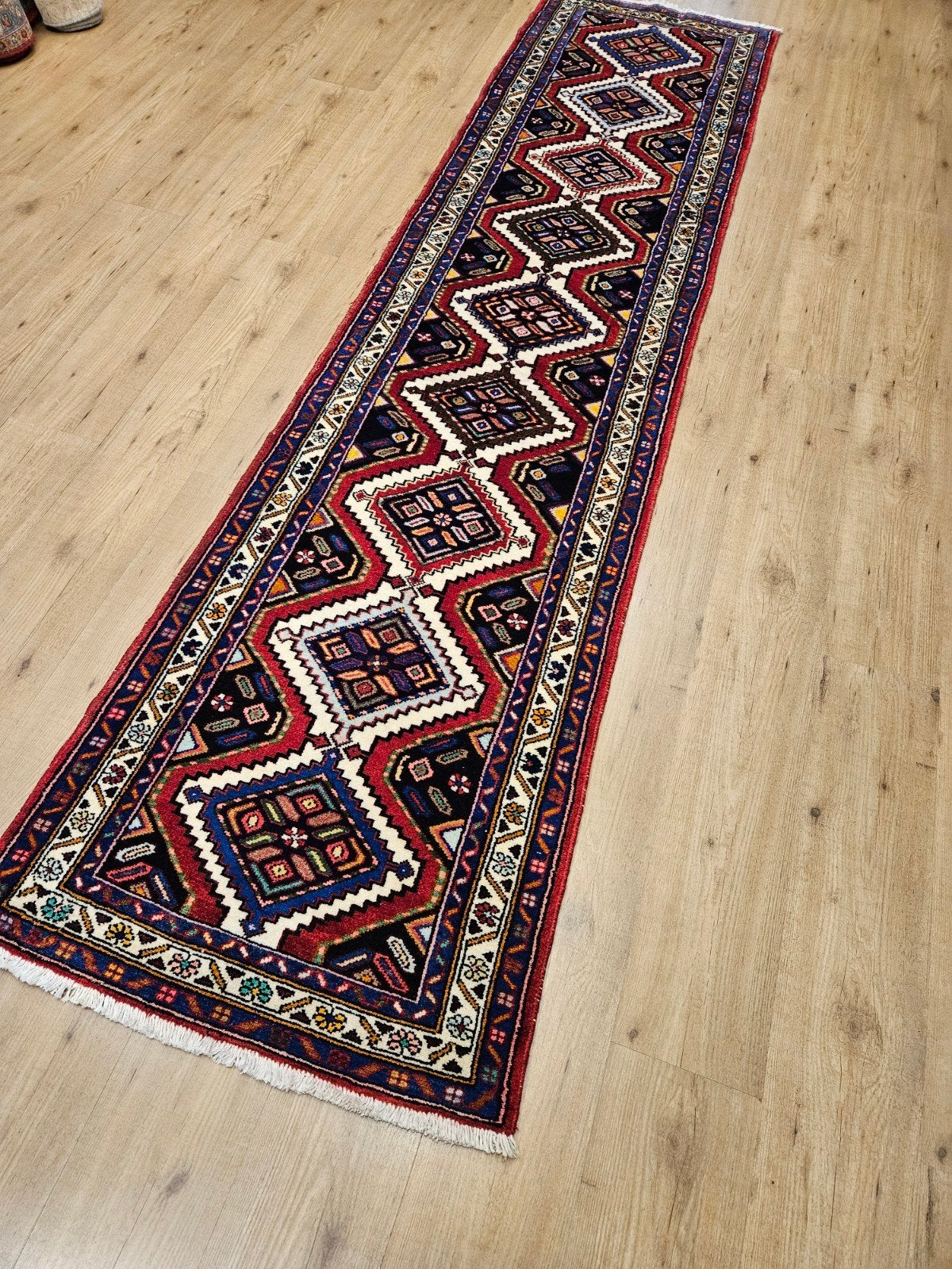 Vintage handgeknoopt perzisch tapijt loper hamadan 305x72, Huis en Inrichting, Stoffering | Tapijten en Kleden, Info@SlatsAntiek.nl