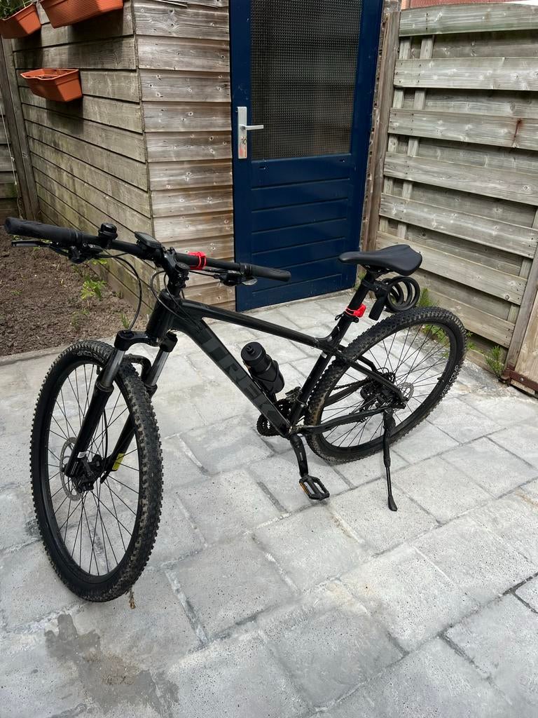 Trek Marlin 5 MTB 29” + accessoires – weinig gebruikt - MTB, Ophalen, Hardtail, Heren, Zo goed als nieuw