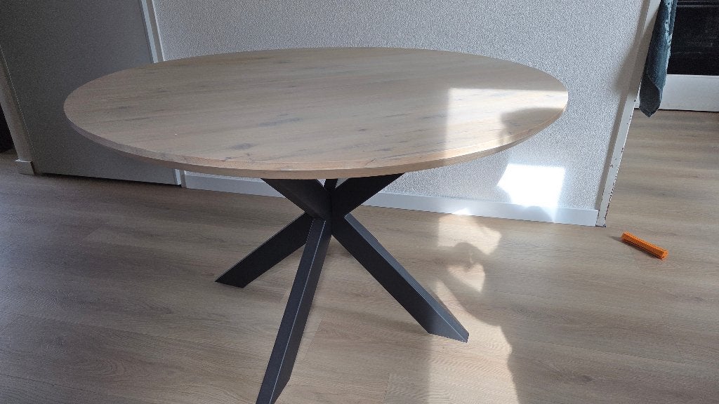 Foto 2 van Eiken eetkamertafel