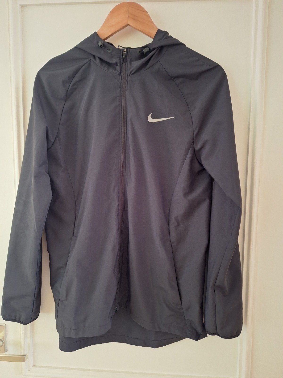 Nike jack (Essential Repel Hooded Running), Ophalen of Verzenden, Nieuw, Zwart