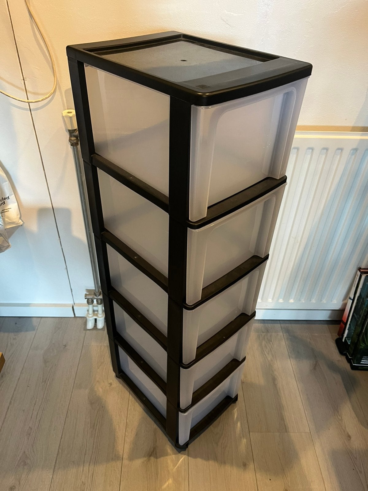 2 STUKS KUNSTSTOF LADEKAST MET WIELTJES (PER STUK TE KOOP), Huis en Inrichting, Kasten | Ladekasten, Ophalen of Verzenden, Zo goed als nieuw