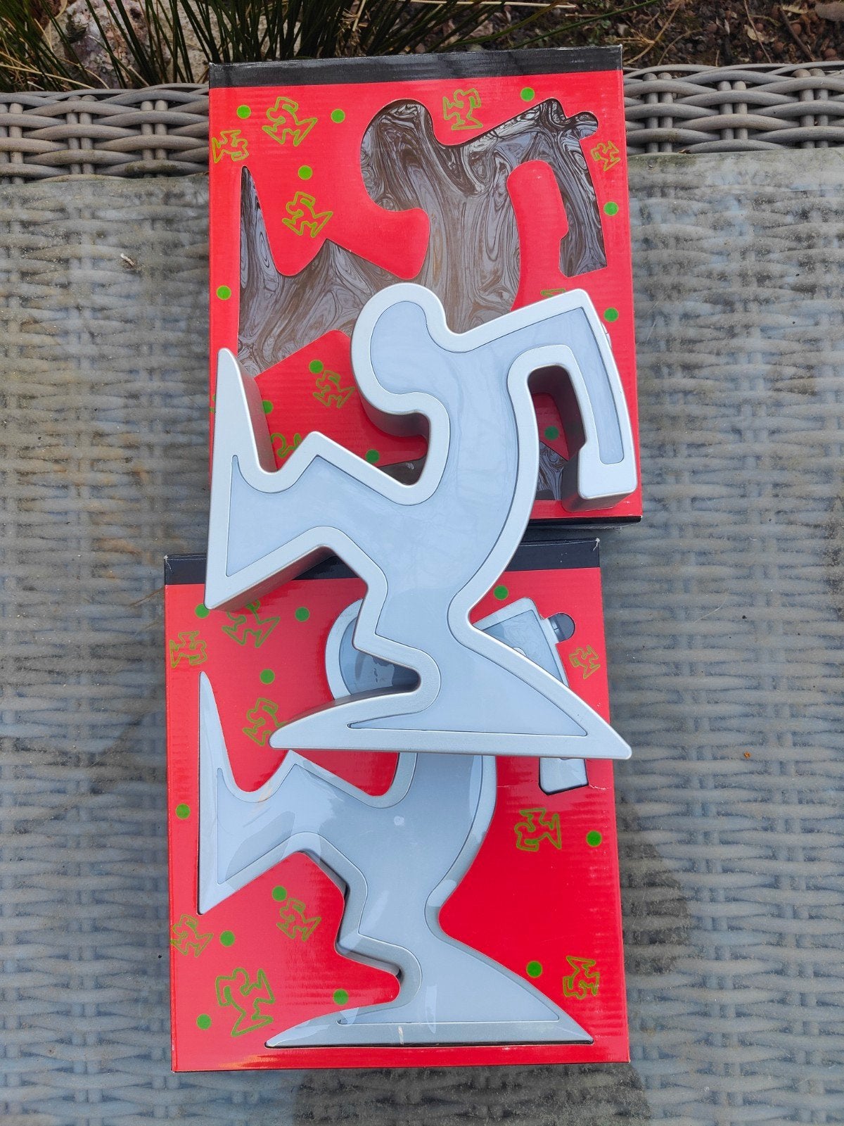Osvaldo Cavandoli, Keith Haring - Set 2 La Linea, Verzenden, Beeld, Wit, Kunststof
