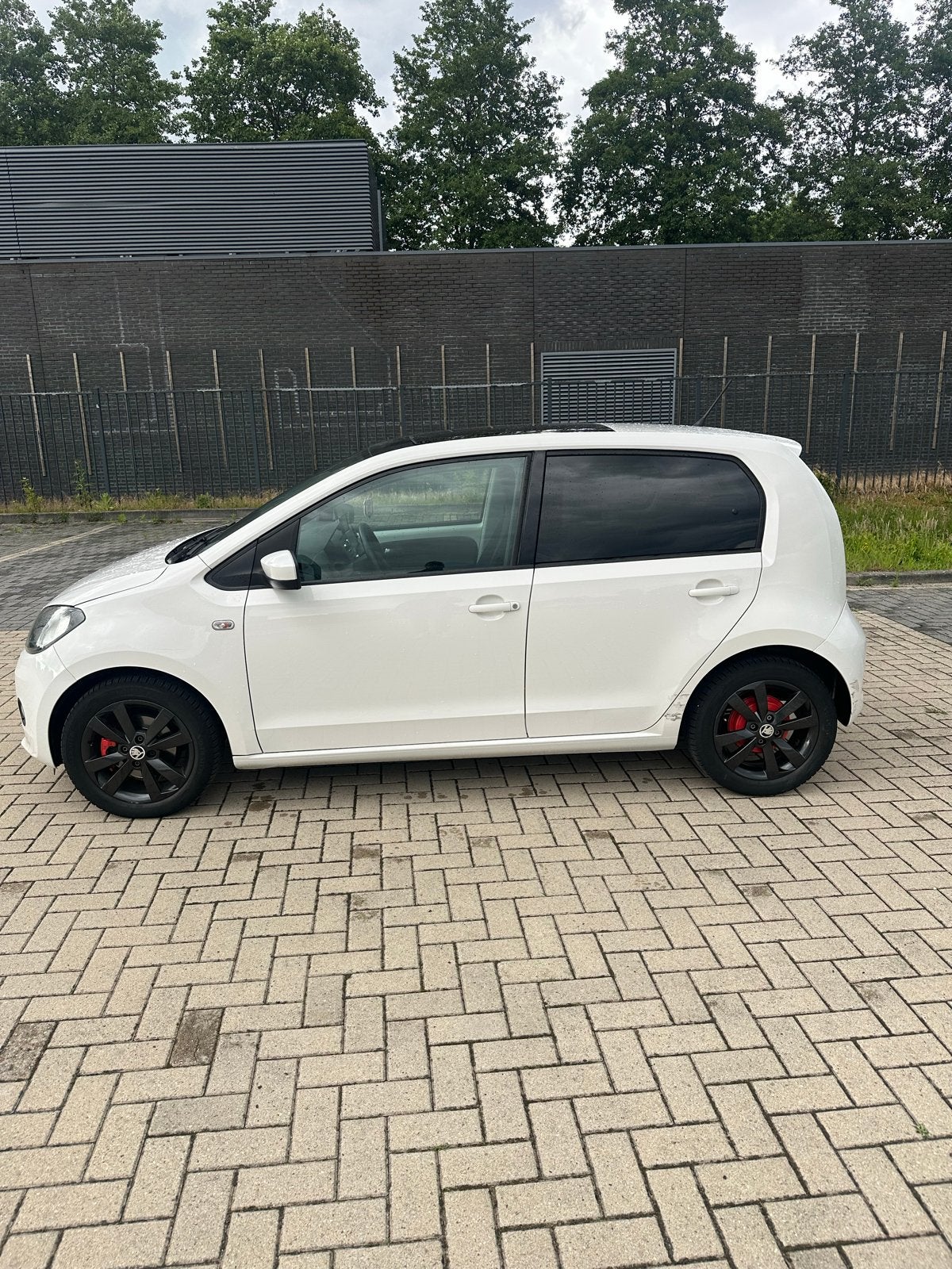 Skoda Citigo 1.0 T 44KW 2013 Wit, Auto's, Skoda, Voorwielaandrijving, Navigatiesysteem, Stof, Zwart