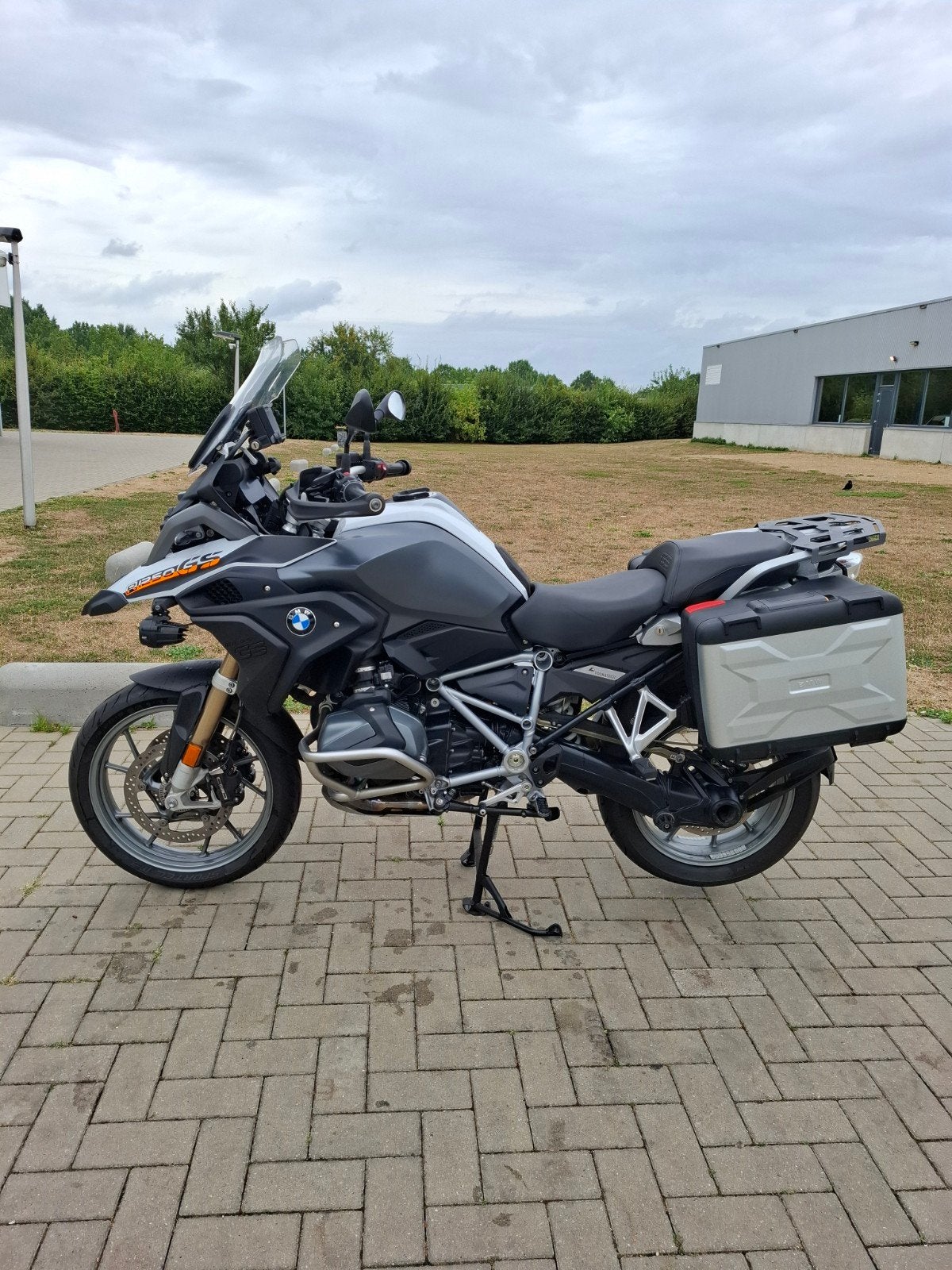 BMW R1250GS 2021 Zwart/Wit - Complete Uitvoering, 2 cilinders, Occasion, 1254 cc, Motorrijbewijs A