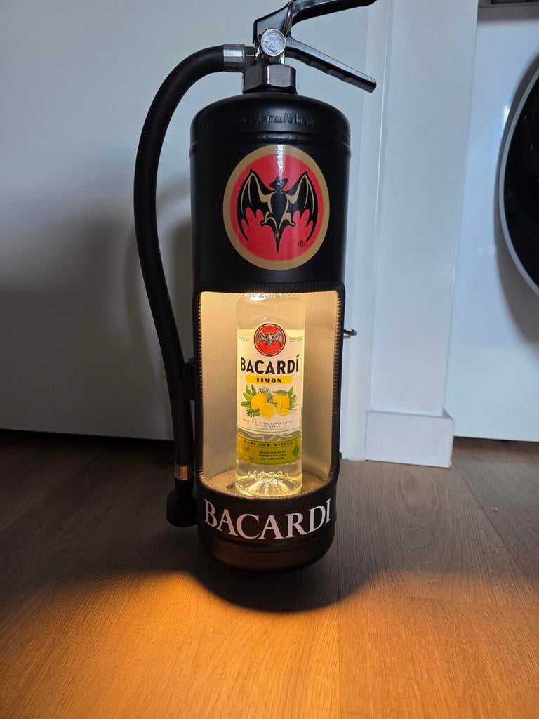 Custom Bacardi Lamp van Brandblusser, Ophalen