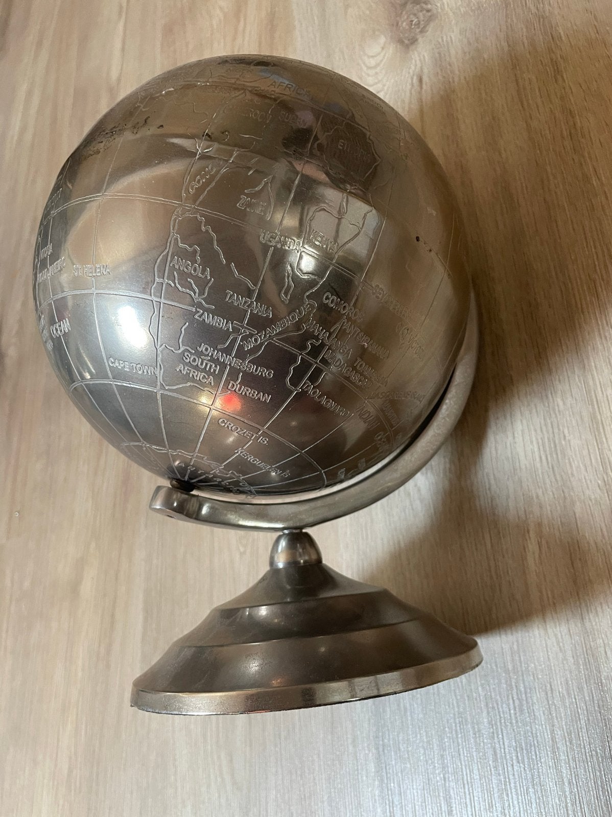 Decoratieve Wereldbol Zilverkleurig - Stijlvol Design, Ophalen of Verzenden, Gebruikt