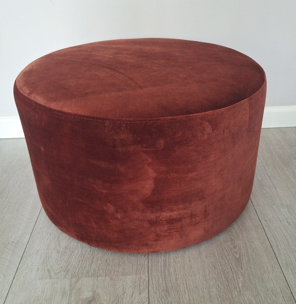 Poef - bijzettafel Burgundy/ roestbruin velvetstof, Ophalen, Rond, Minder dan 50 cm, Zo goed als nieuw