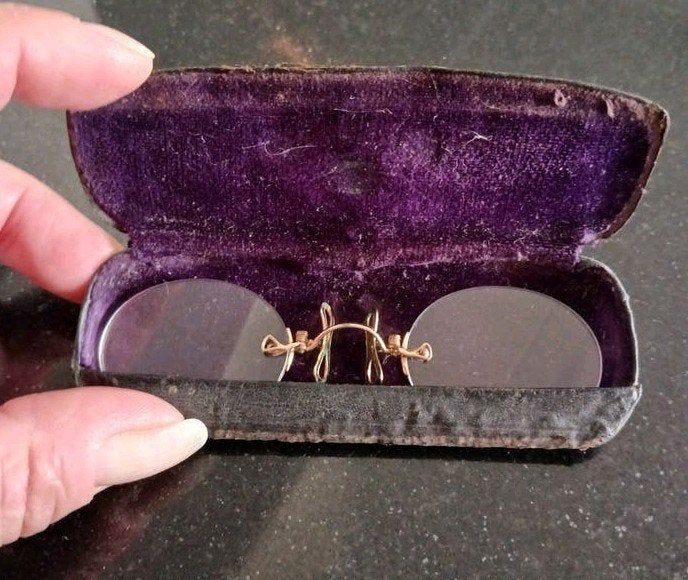Antieke knijpbril met etui - Antieke pince-nez, Ophalen of Verzenden, Overige merken