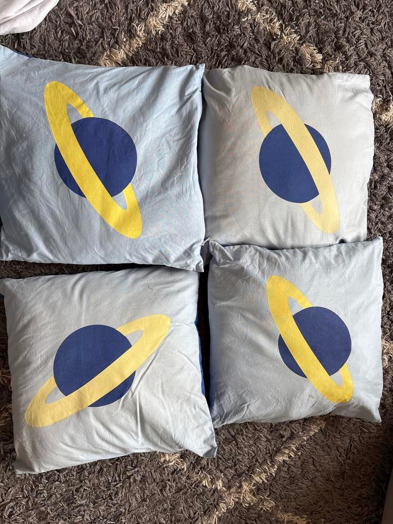 Gratis! Leuke planeet kussens voor kinderkamer (4x), Ophalen, Gebruikt, Blauw, Vierkant
