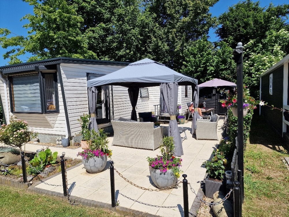 Te koop mooie chalet op Watersport camping de Hoge Waard, Tot en met 2