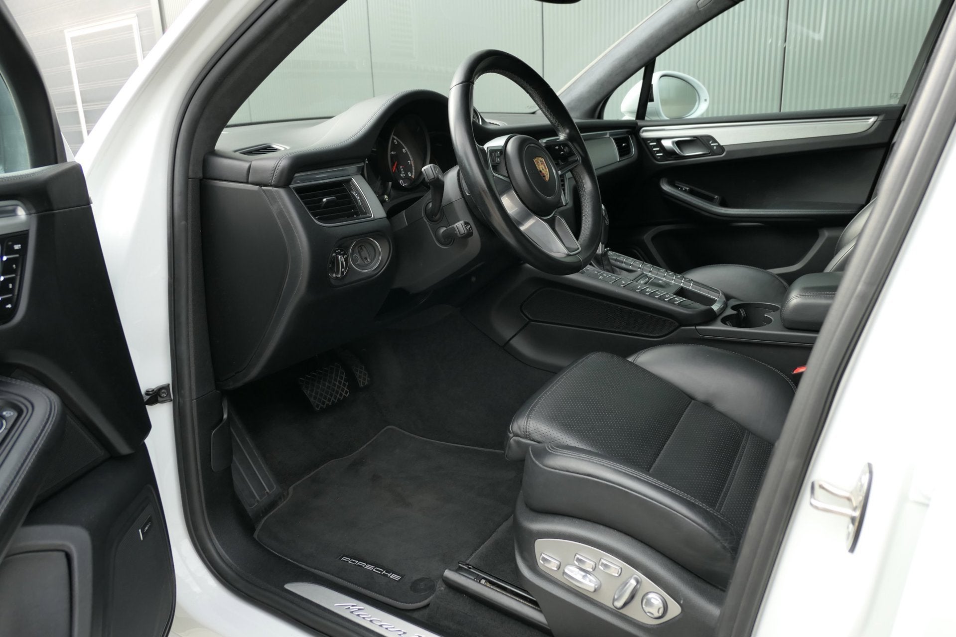 Porsche Macan 3.6 Turbo Performance Package Luchtvering Pano, Auto's, Porsche, Automaat, Gebruikt, Vierwielaandrijving, 441 pk