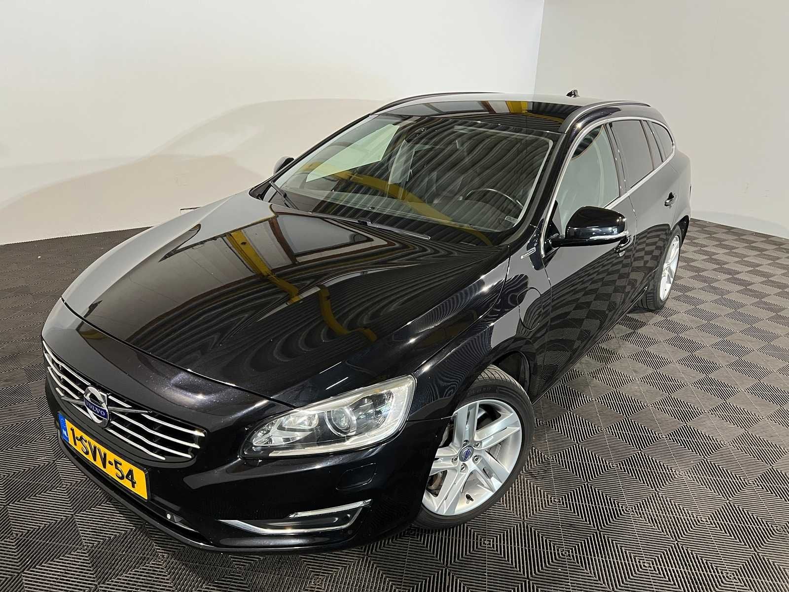 Volvo V60 2.4 D6 AWD Pl.i Summum, 1-SVV-54, Auto's, Overige brandstoffen, Origineel Nederlands, 212 €/maand, Te koop