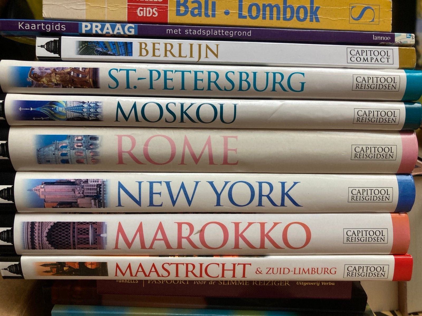 Reisgidsen Capitool: Berlijn, Rome, New York, Marokko, etc., Capitool, Europa, Ophalen of Verzenden, Zo goed als nieuw