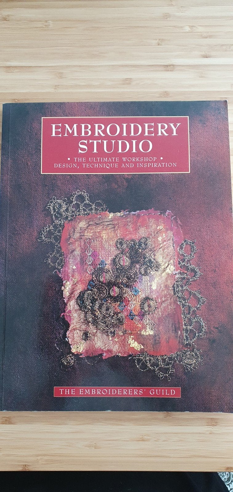 Embroidery Studio: Design, Techniek en Inspiratie, Ophalen of Verzenden, Zo goed als nieuw, Borduren en Naaien, The Embroiderers' Guild