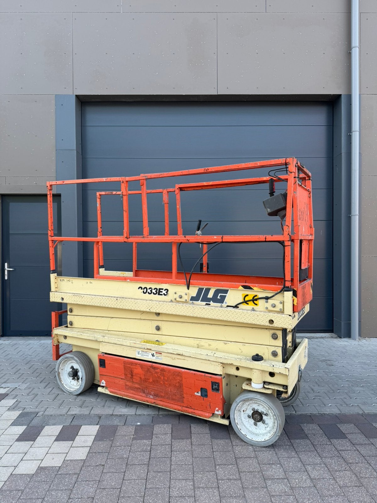 JLG 2033E3 Schaarhoogwerker | 2002 | Slechts 722 uur, Ophalen