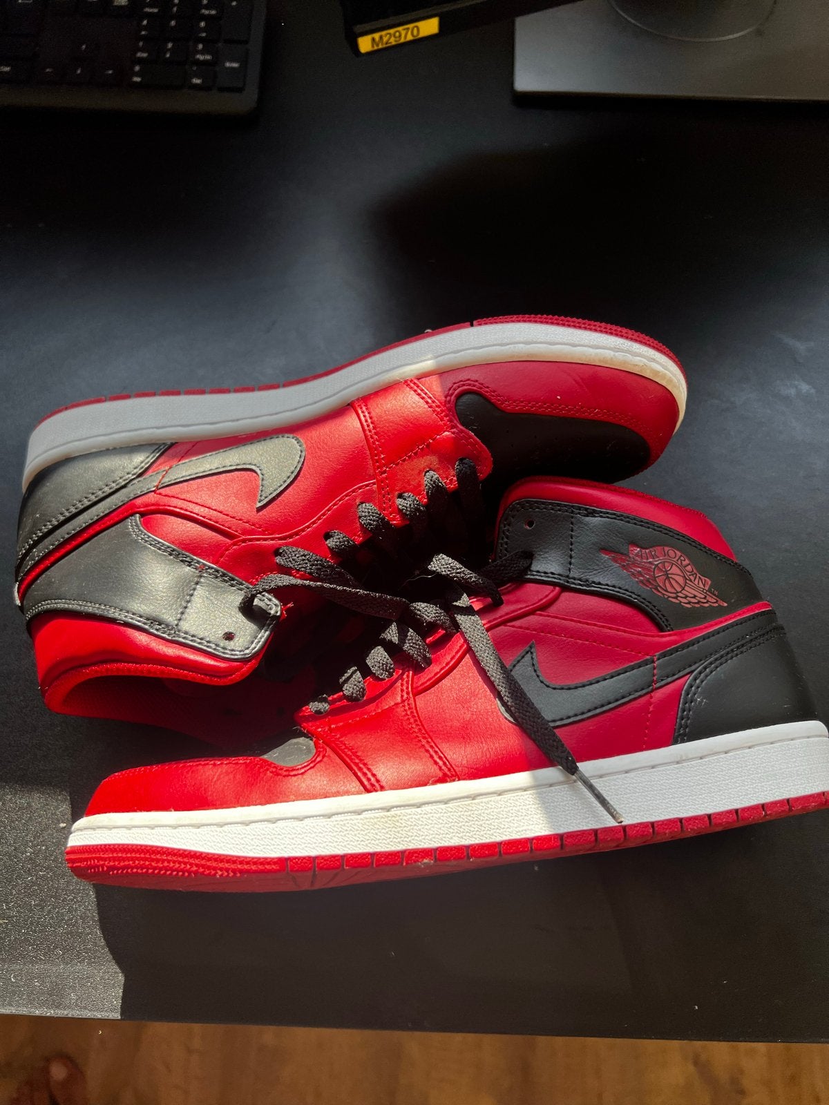 Nike Air Jordan 1 Mid Bred - Maat 43, Zwart, Ophalen of Verzenden, Sneakers of Gympen, Zo goed als nieuw