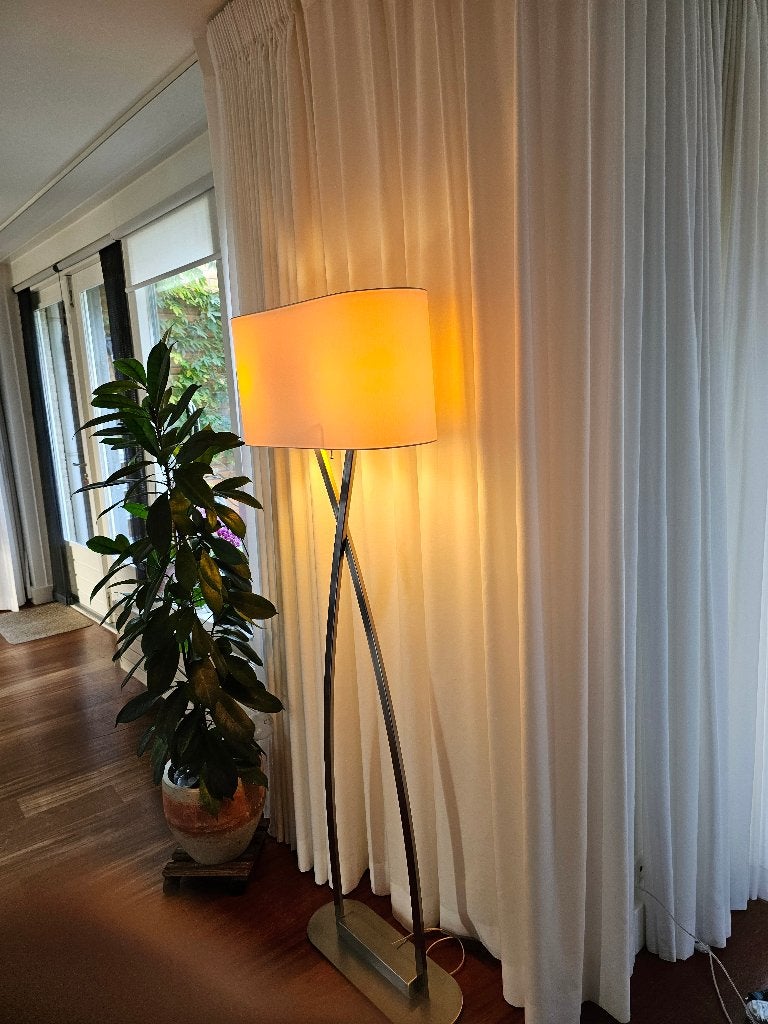 Moderne kamer lamp, Huis en Inrichting, Ophalen, Metaal, E27 (groot), Zo goed als nieuw