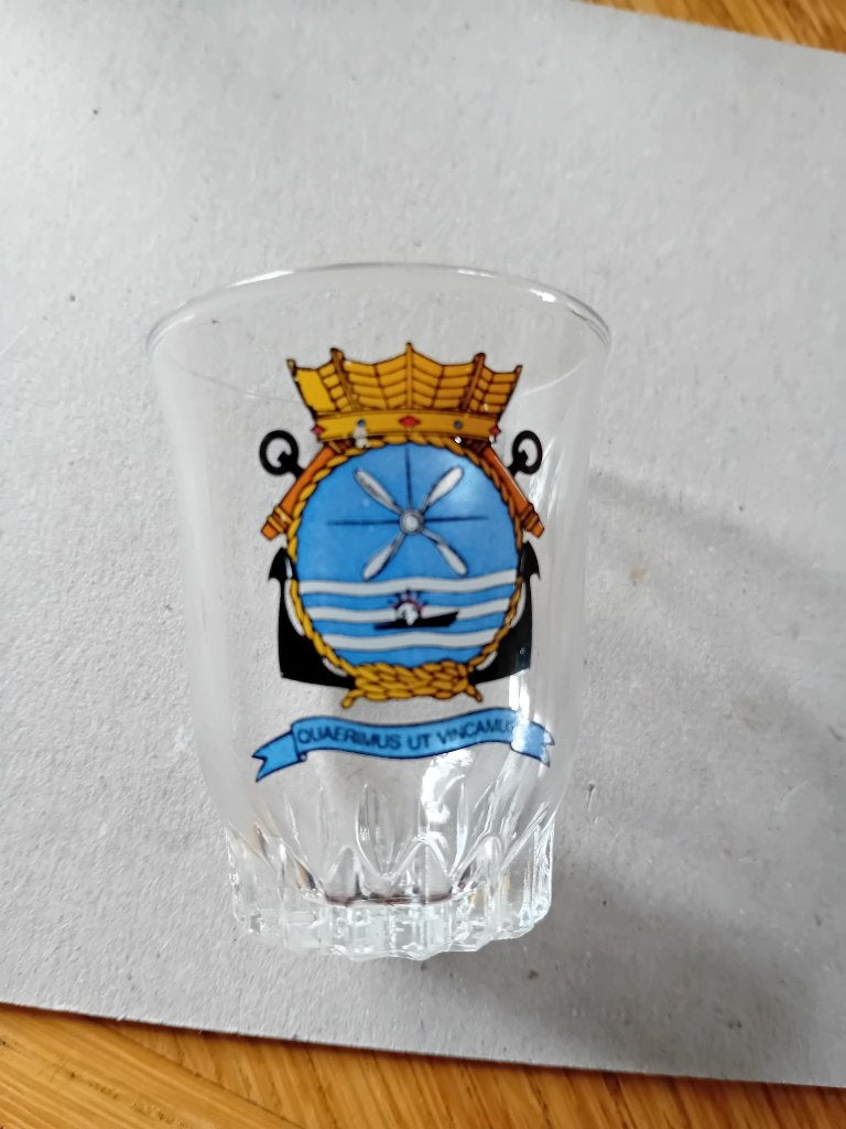 Koninklijke Marine Luchtvaartdienst borrelglas embleem VSQ4, Verzamelen, Militaria | Algemeen, Ophalen of Verzenden, Landmacht